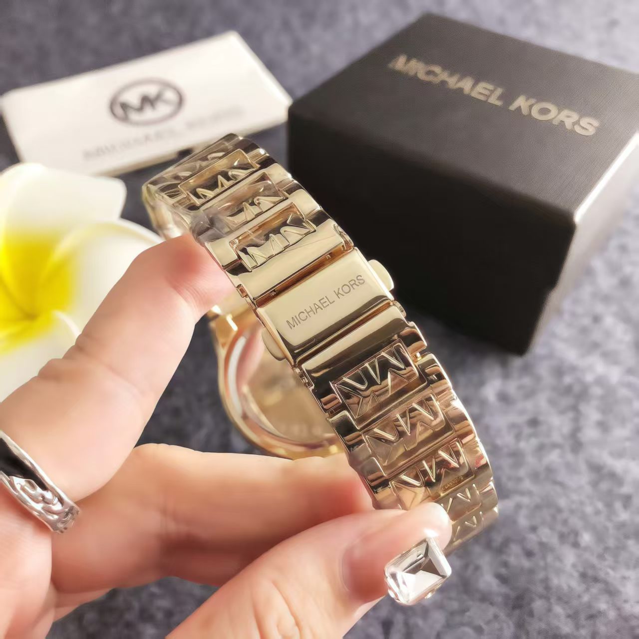 Michael Kors Luxury Business W - Luxury Watch Photo review and price